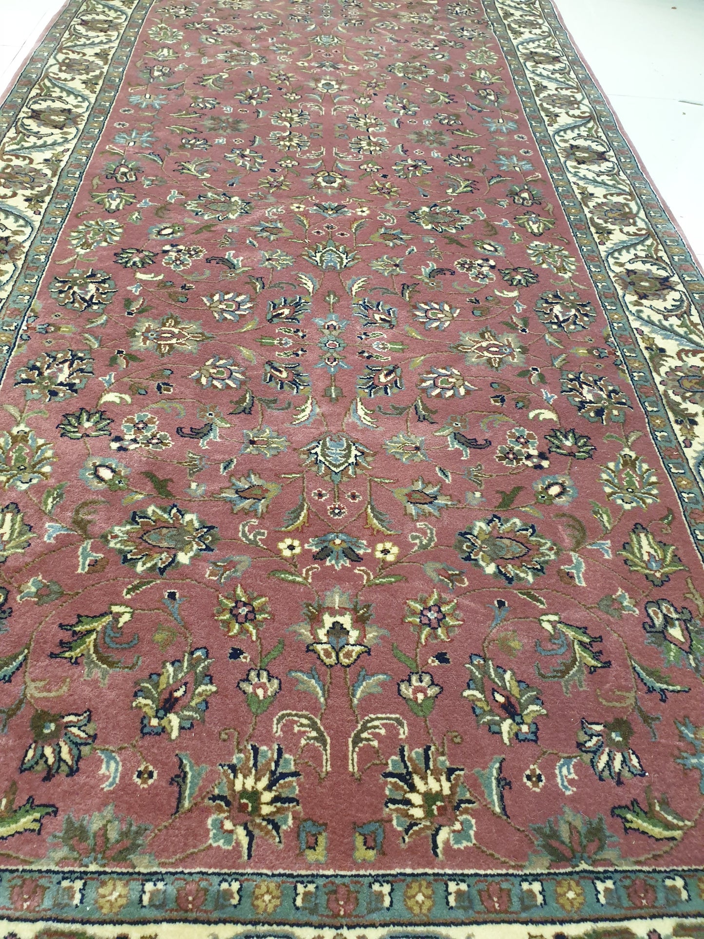 Exquisite 13'1" x 3'9" Hand-Knotted Runner - A Masterpiece of Pakistani Weaving