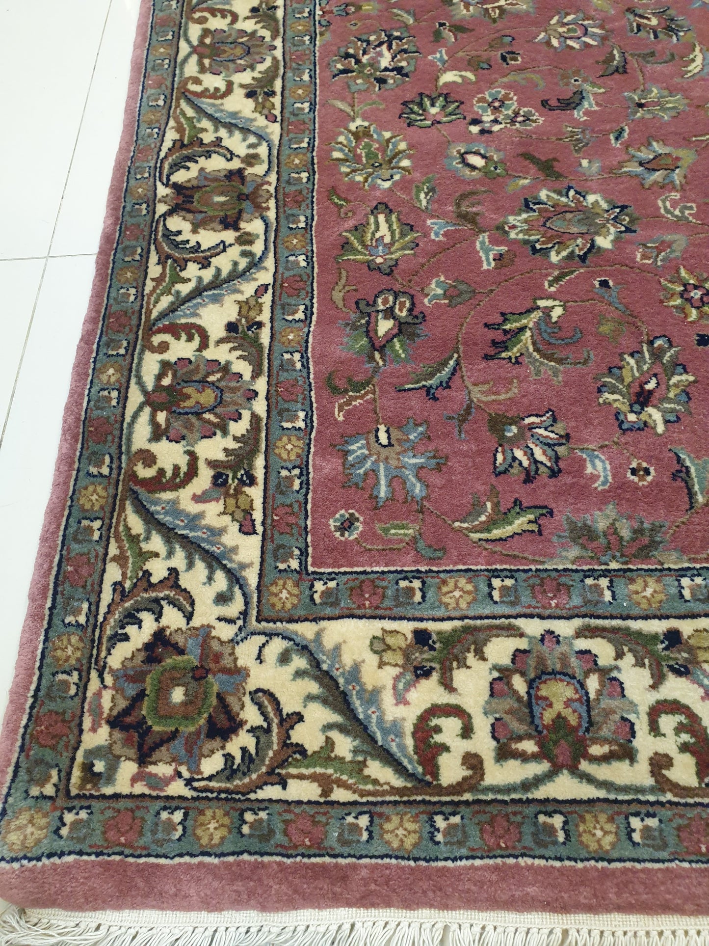Exquisite 13'1" x 3'9" Hand-Knotted Runner - A Masterpiece of Pakistani Weaving