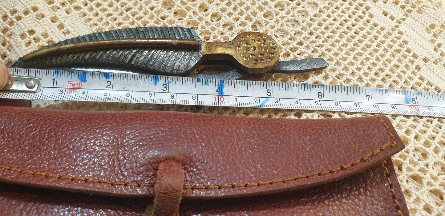 Exquisite Handmade Foldable Damascus Knife - A Fusion of Art and Engineering