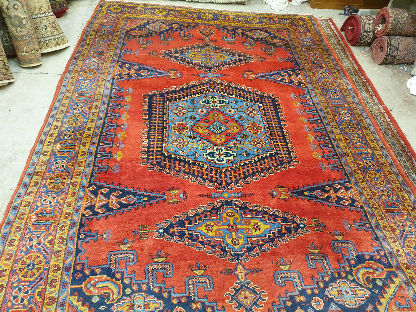 Magnificent Hand-Knotted Persian Wiz Carpet - 6 x 9 Feet