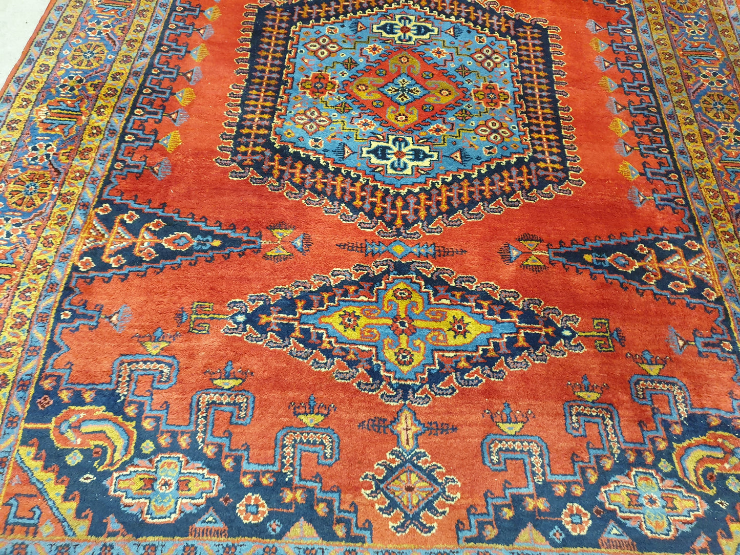 Magnificent Hand-Knotted Persian Wiz Carpet - 6 x 9 Feet