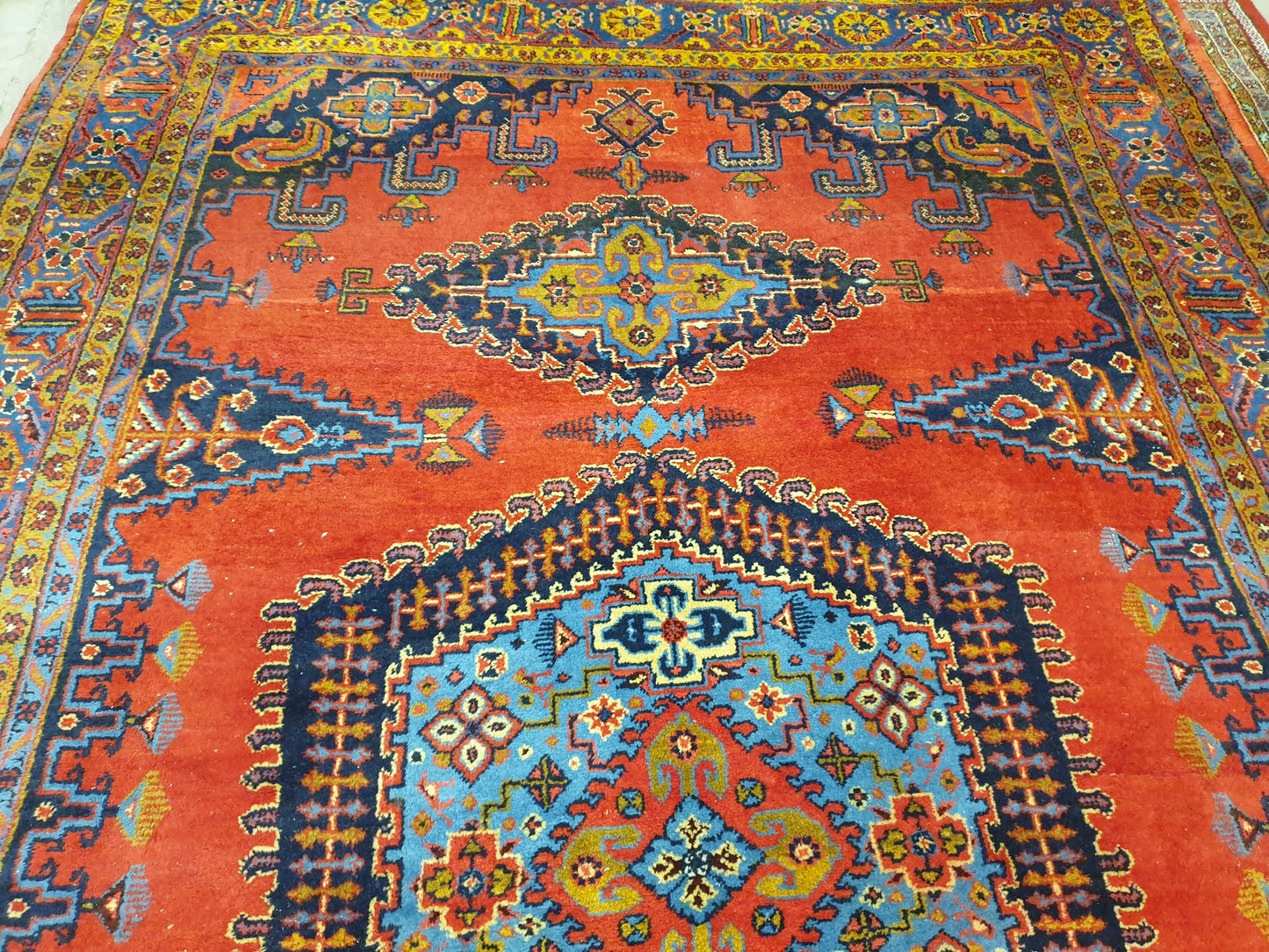 Magnificent Hand-Knotted Persian Wiz Carpet - 6 x 9 Feet