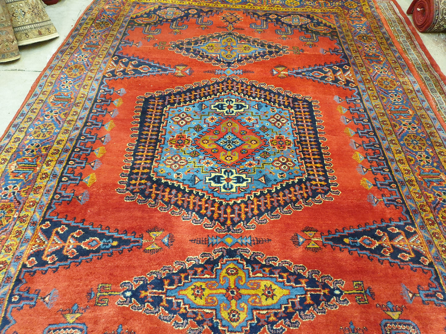 Magnificent Hand-Knotted Persian Wiz Carpet - 6 x 9 Feet