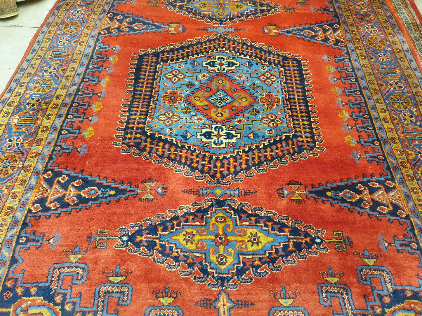 Magnificent Hand-Knotted Persian Wiz Carpet - 6 x 9 Feet