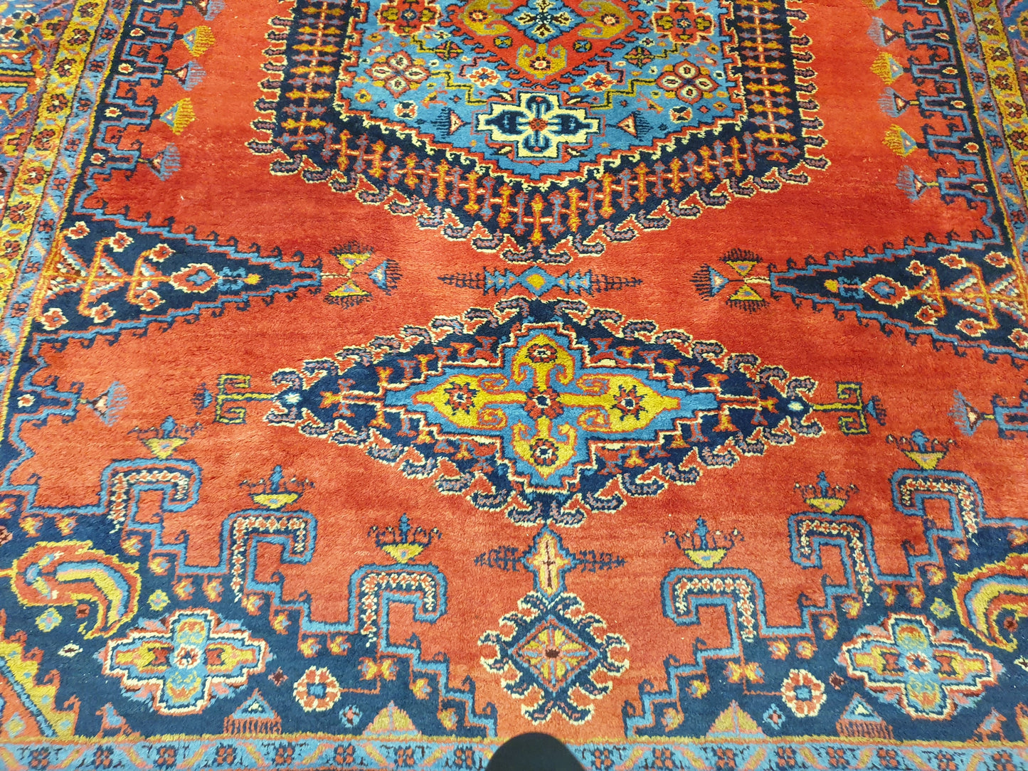Magnificent Hand-Knotted Persian Wiz Carpet - 6 x 9 Feet