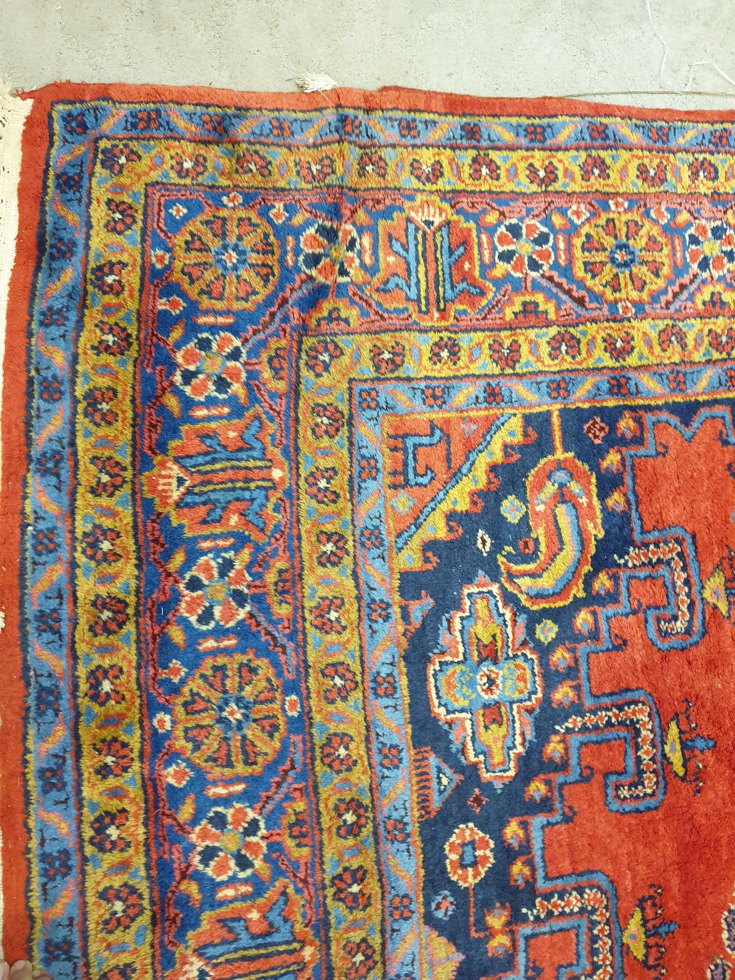 Magnificent Hand-Knotted Persian Wiz Carpet - 6 x 9 Feet