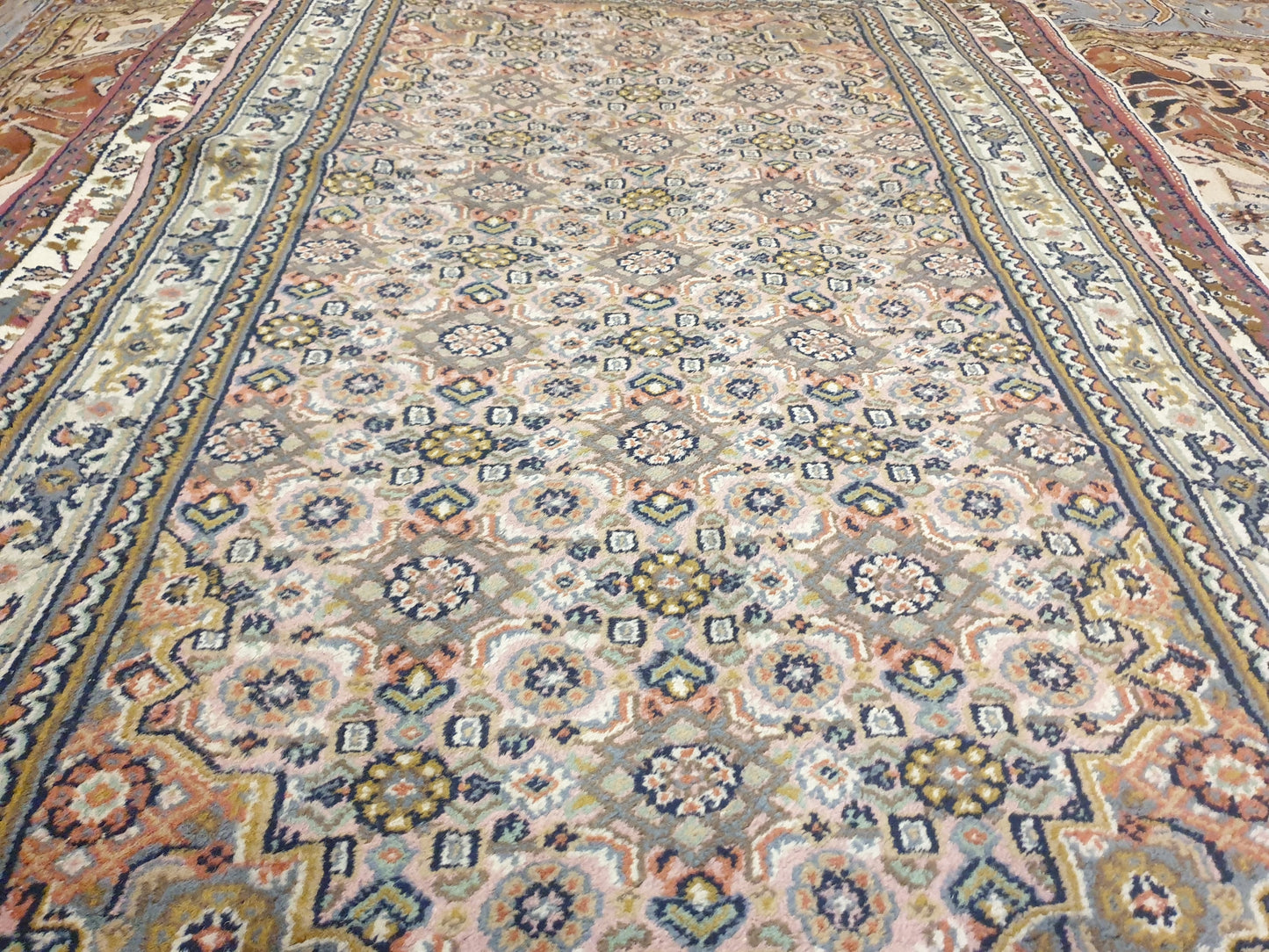 Elegant 5' x 3.4' Hand-Knotted Indo-Persian Carpet.