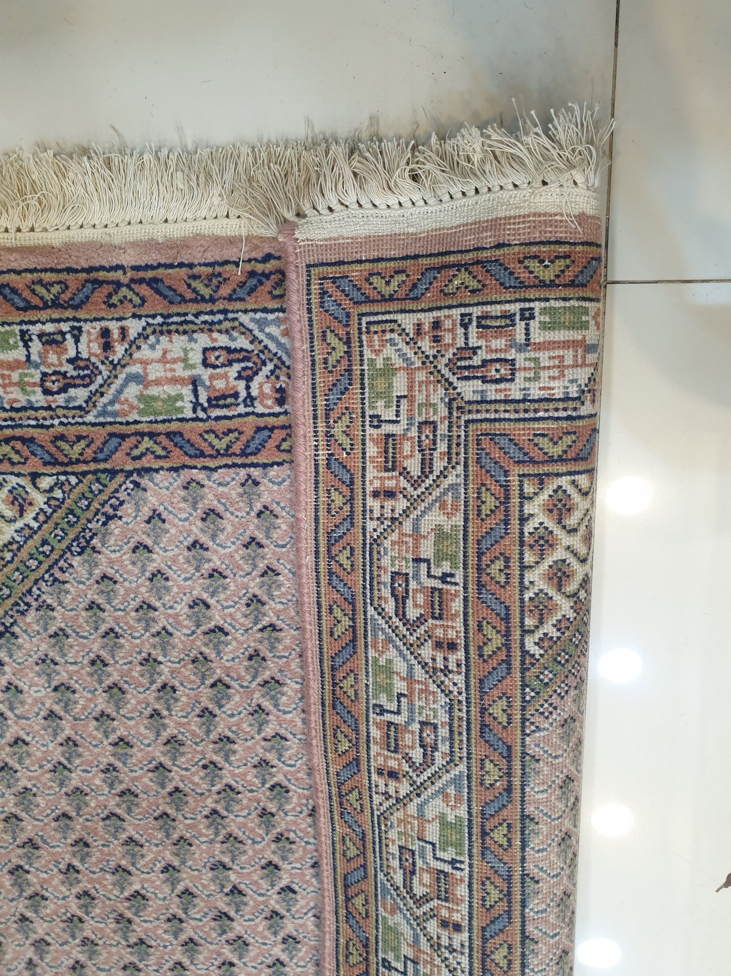 Elegant 9' x 2'5" Indo-Persian Hand-Knotted Runner - Classic Charm for Your Home