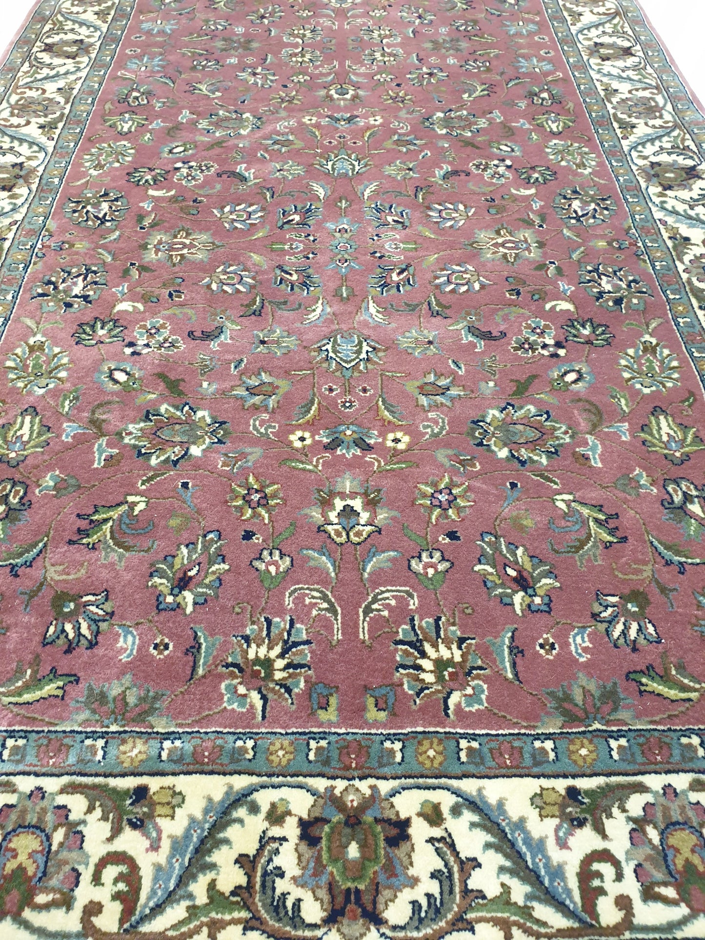 Exquisite 13'1" x 3'9" Hand-Knotted Runner - A Masterpiece of Pakistani Weaving