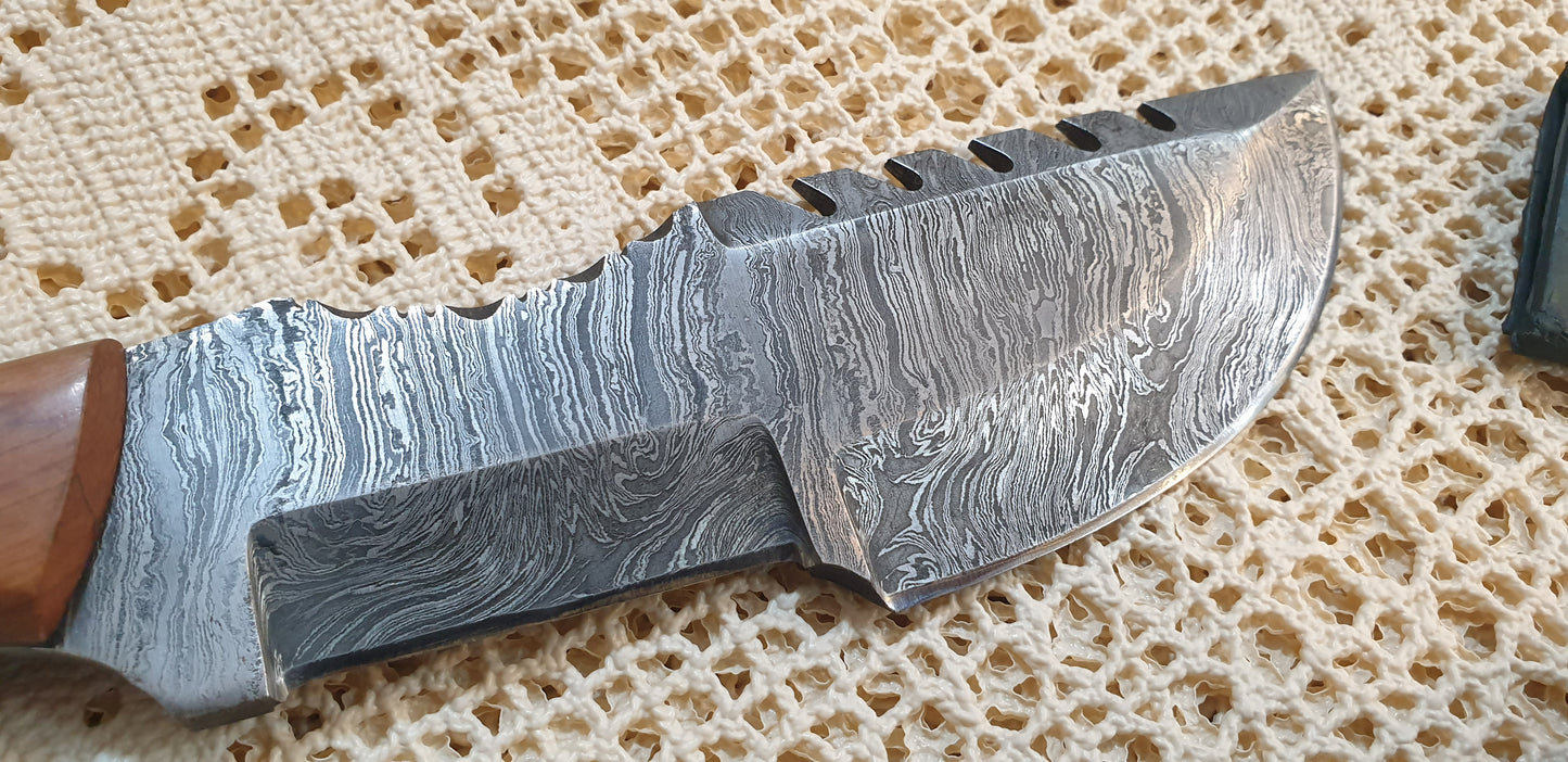 Exquisite Handcrafted Damascus Knife - A Masterpiece from Sialkot, Pakistan