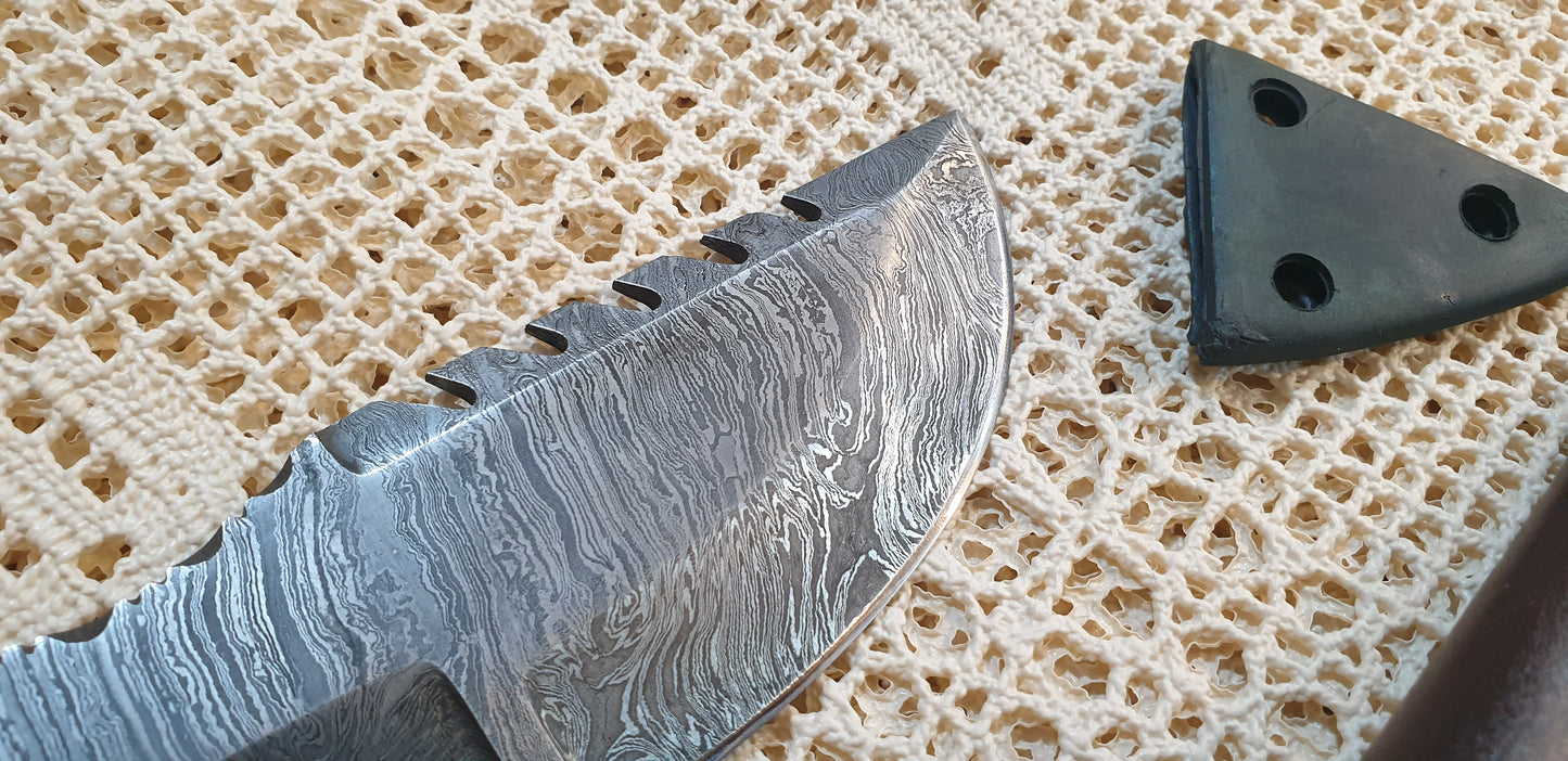 Exquisite Handcrafted Damascus Knife - A Masterpiece from Sialkot, Pakistan