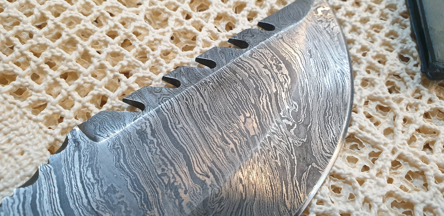 Exquisite Handcrafted Damascus Knife - A Masterpiece from Sialkot, Pakistan