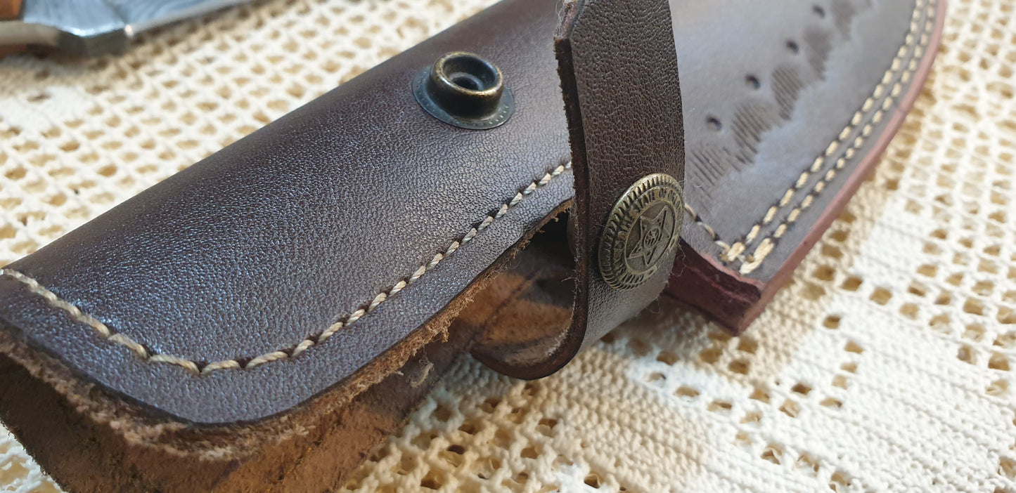 Exquisite Handcrafted Damascus Knife - A Masterpiece from Sialkot, Pakistan