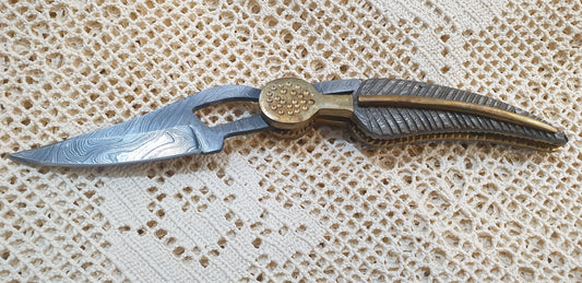 Exquisite Handmade Foldable Damascus Knife - A Fusion of Art and Engineering
