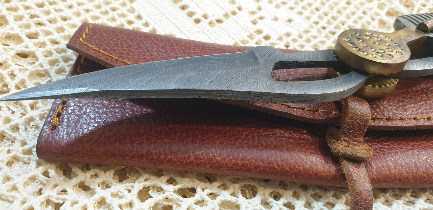 Exquisite Handmade Foldable Damascus Knife - A Fusion of Art and Engineering