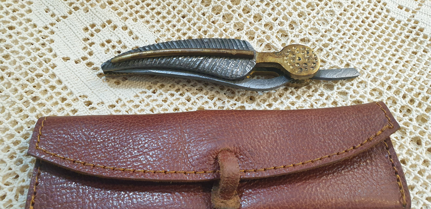 Exquisite Handmade Foldable Damascus Knife - A Fusion of Art and Engineering