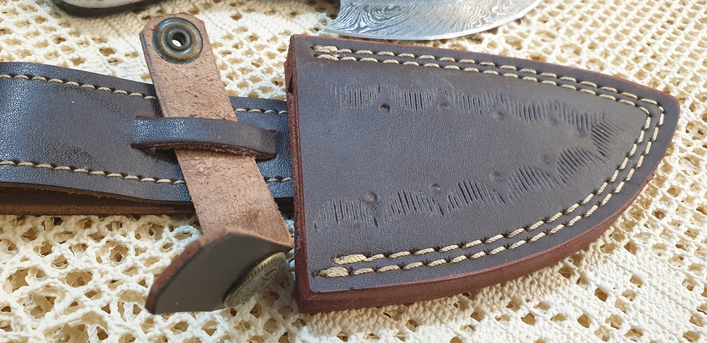 Compact &amp; Versatile Handmade Damascus Skinner Knife with Horn and Bone Handle