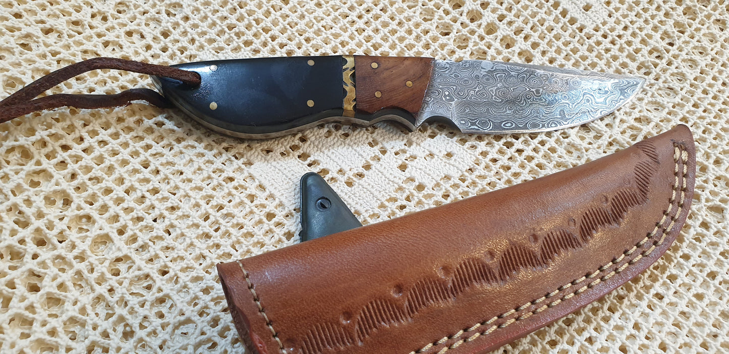 Stunning Handmade Damascus Drop Point Knife with Horn and Exotic Wood Handle