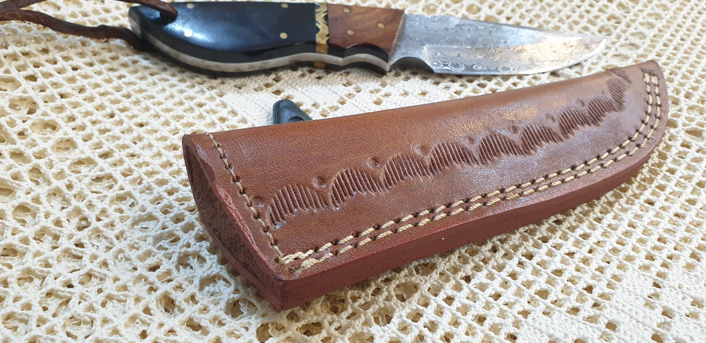 Stunning Handmade Damascus Drop Point Knife with Horn and Exotic Wood Handle