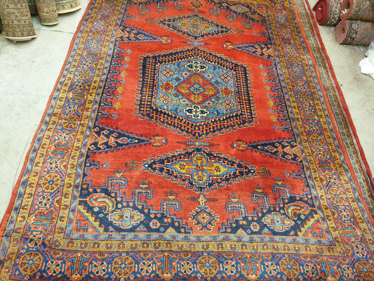 Magnificent Hand-Knotted Persian Wiz Carpet - 6 x 9 Feet