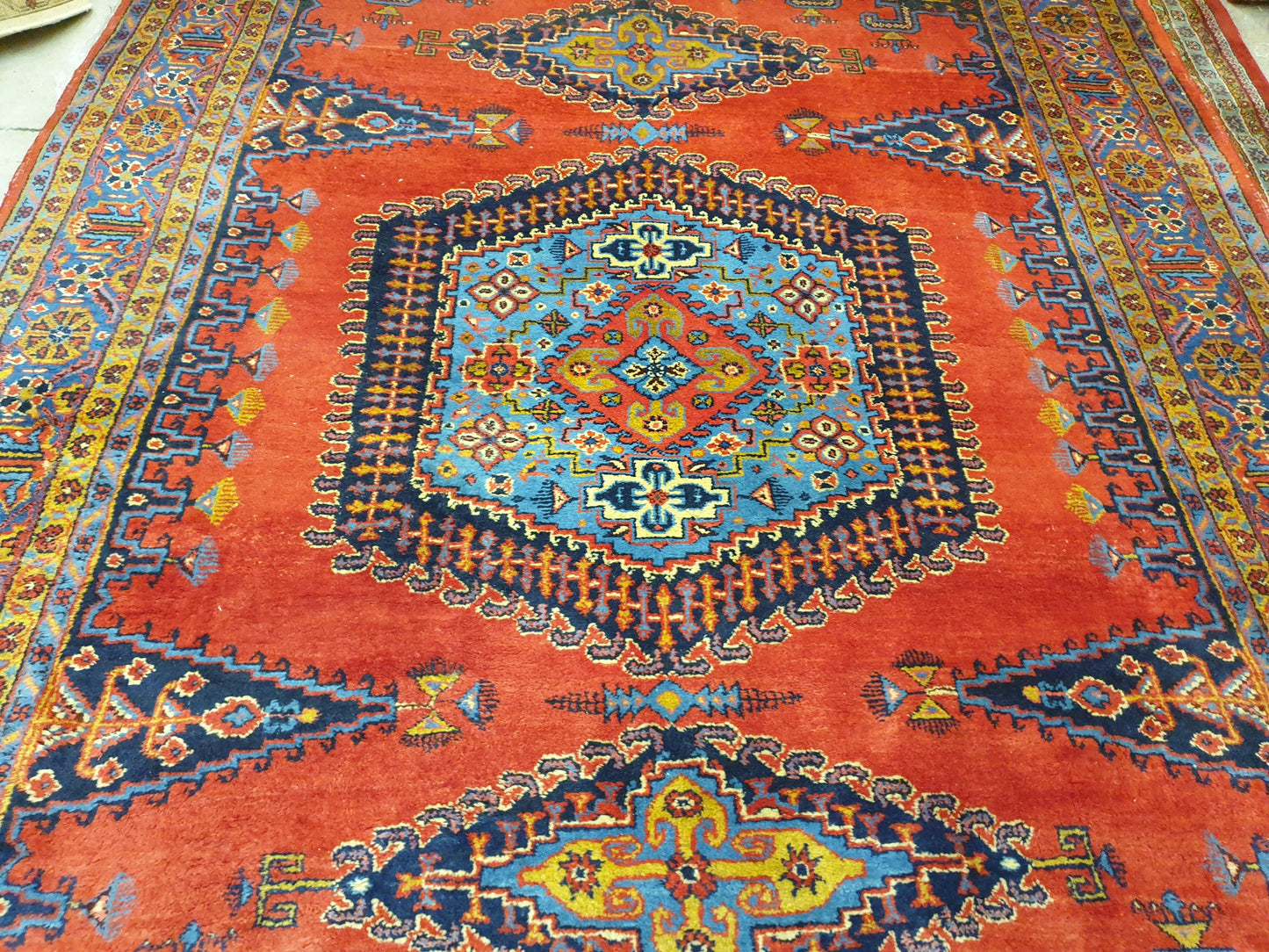 Magnificent Hand-Knotted Persian Wiz Carpet - 6 x 9 Feet
