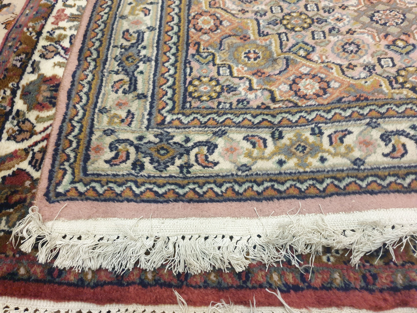 Elegant 5' x 3.4' Hand-Knotted Indo-Persian Carpet.
